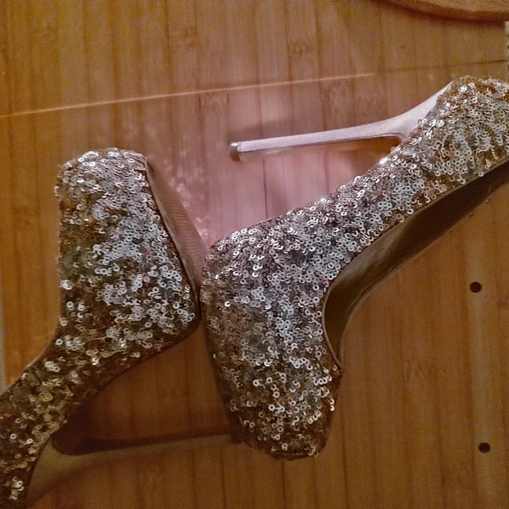 Steve Madden Gold Sequin platform heels - Picture 4 of 16